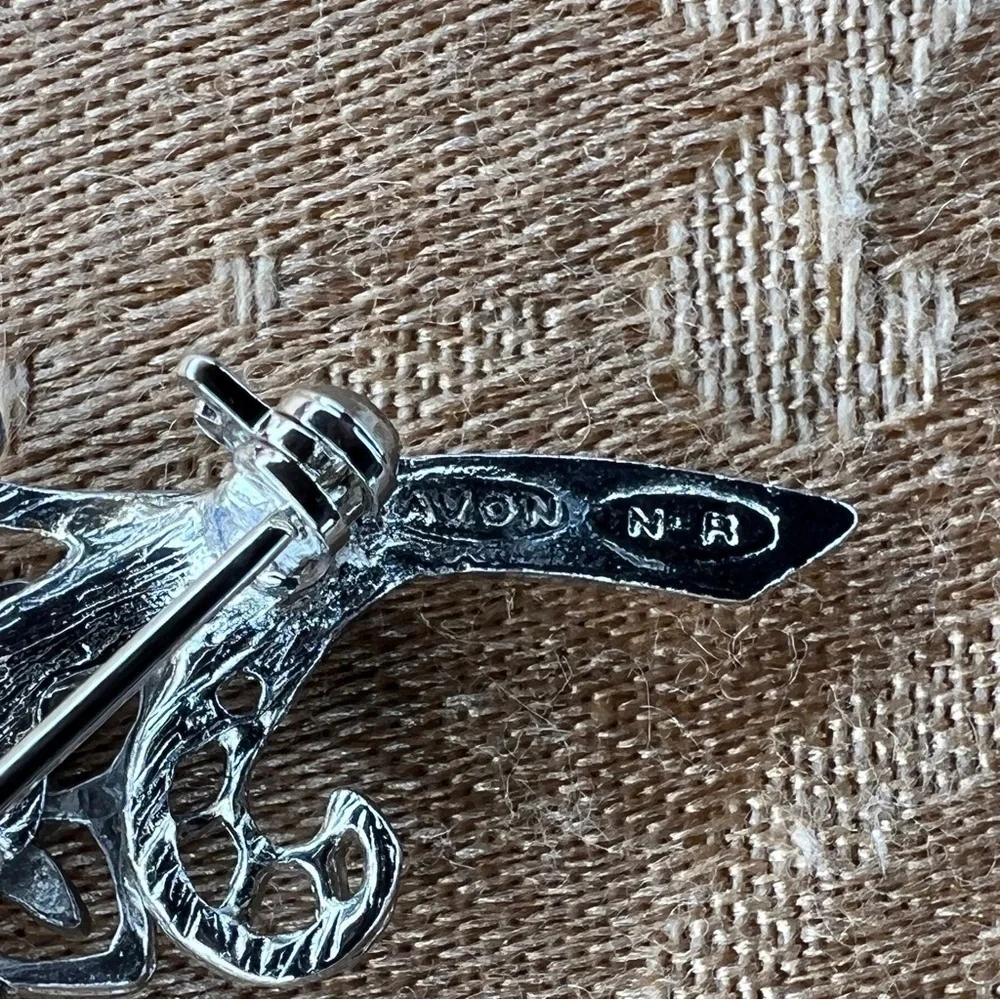 VINTAGE AVON FLORAL SILVER BROOCH PIN RETRO RHINESTONE ACCENT